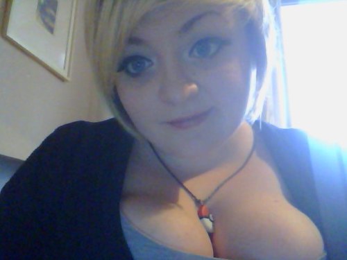 spidersintheattic:  Wow my laptop camera sucks and I need a haircut.  pretty eyes