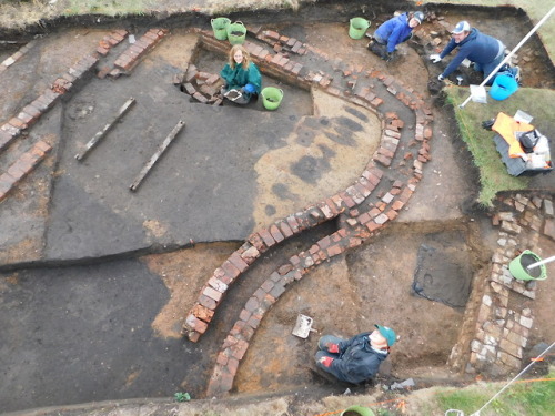 archaeologistproblems:Archaeologist problems: Foundry site too big for single photo, despite two guy