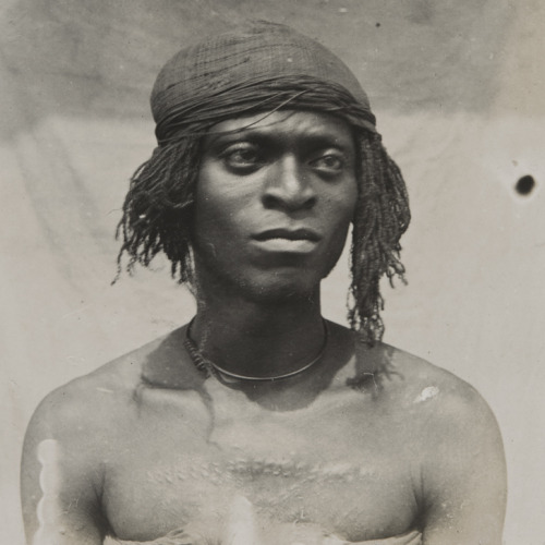 ukpuru:“Achetefu(?) young man.” … “Hairdressing (Ibo) Man of Awka”. Northcote Thomas, c. 1911. MAA C