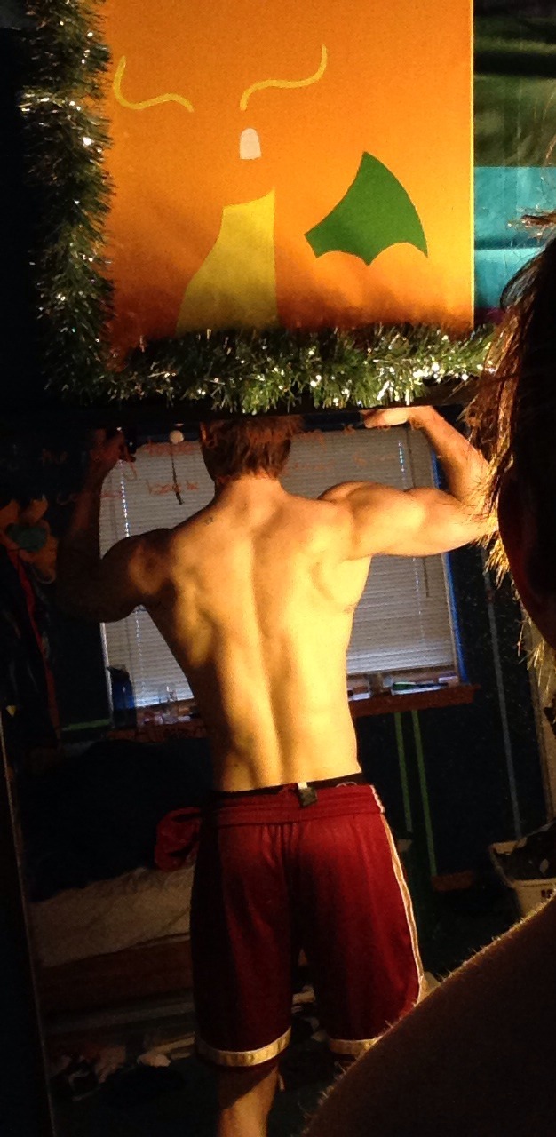 romancingthelookyloos:  It was a struggle getting a back shot….