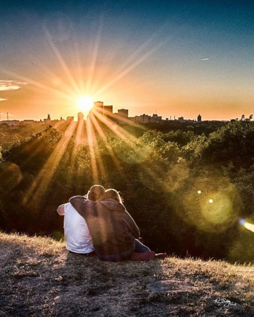 Rochester is for lovers&hellip;and sunglasses Photo by Robert. #thisisroc #rochester #roc #iloveny 