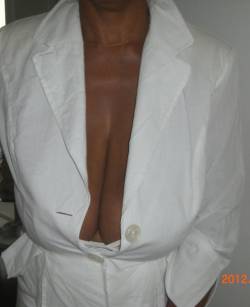 What a cleavage!!!