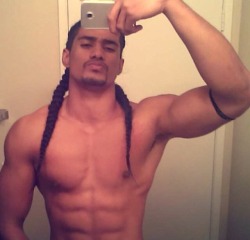 thatsexysamoan:  lowkeyfreak:  PRETTY AS FUCK!!!  My first post to score over 1,000 notes..yayaaahhh lol