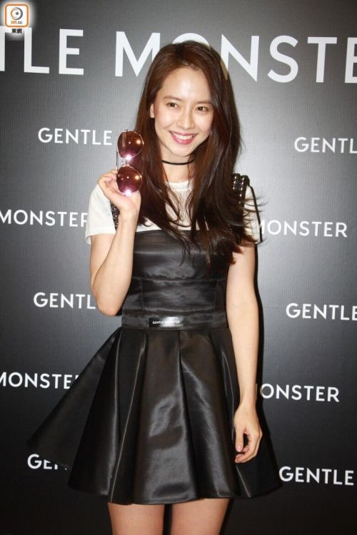[160623] Song Jihyo at Gentle Monster Flagship at Lee Gardens Causeway Bay HK. (cre: on.cc , 魔方全媒)