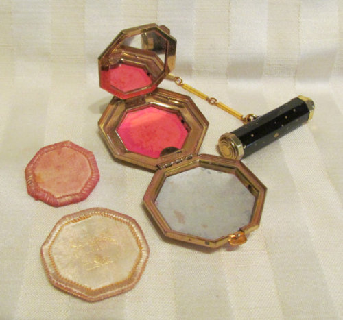 zynab1929: 1920s compact purses - girls would carry their powder, rouge and/or lipstick sometimes i