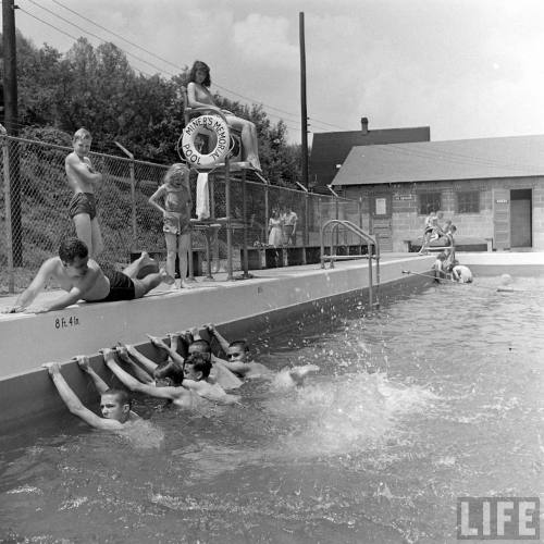 Swimming lessons at Miner’s Memorial Pool(Cornell Capa. 1946)