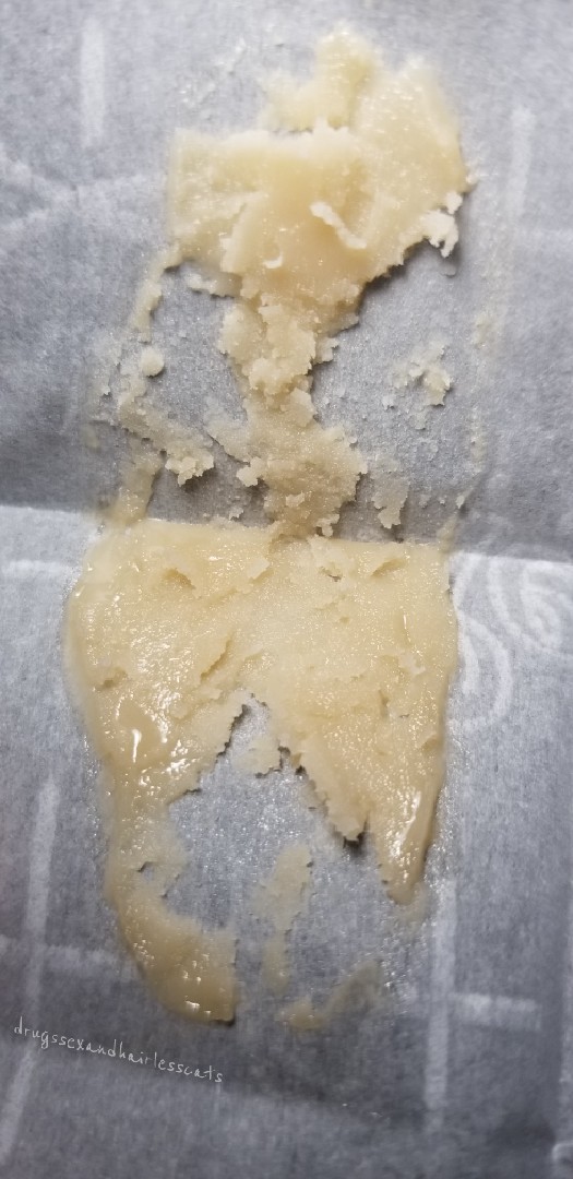 drussexandhairlesscats:  🍌Sour banana hash rosin from Solventi