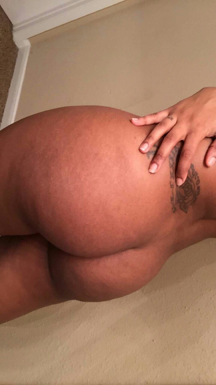 blackpeoplebp:  @ehh-romantic-pervert is so freakin sexy…love her body..love her