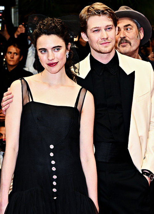 r-pattinson: ✧ MARGARET QUALLEY & JOE ALWYN attend the screening of “Stars At Noon” in Cannes (M