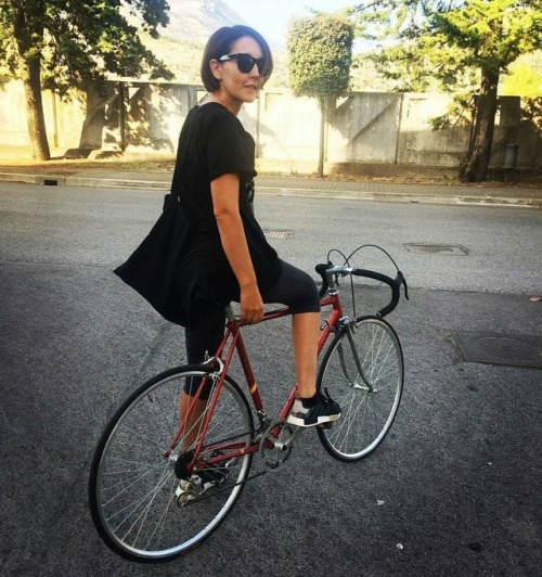 javi-ballestero:@elvyfantin #girlonbike #girlsgonefixie www.instagram.com/p/Bp9AV1PlD17/?utm