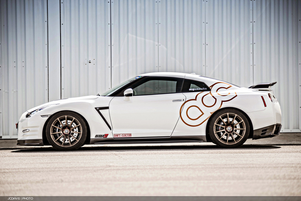 carpr0n:  Beyond human Starring: ACG Alpha 9 Nissan GTR (by Corey Dav!s)