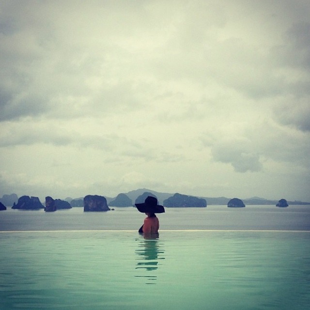 isntsharalovely:  andreadiamond:  .  Ocean View.