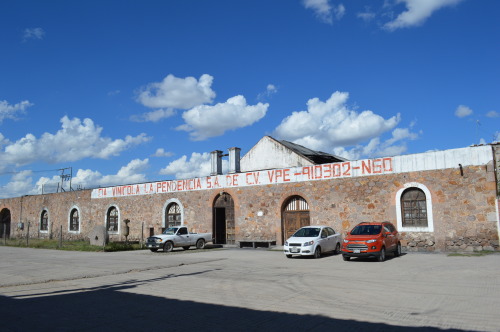 hugosc:  Ex-hacienda la Pendencia desde 1621 y fabrica de Mezcal en Zacatecas ( cerca del pueblo m&a