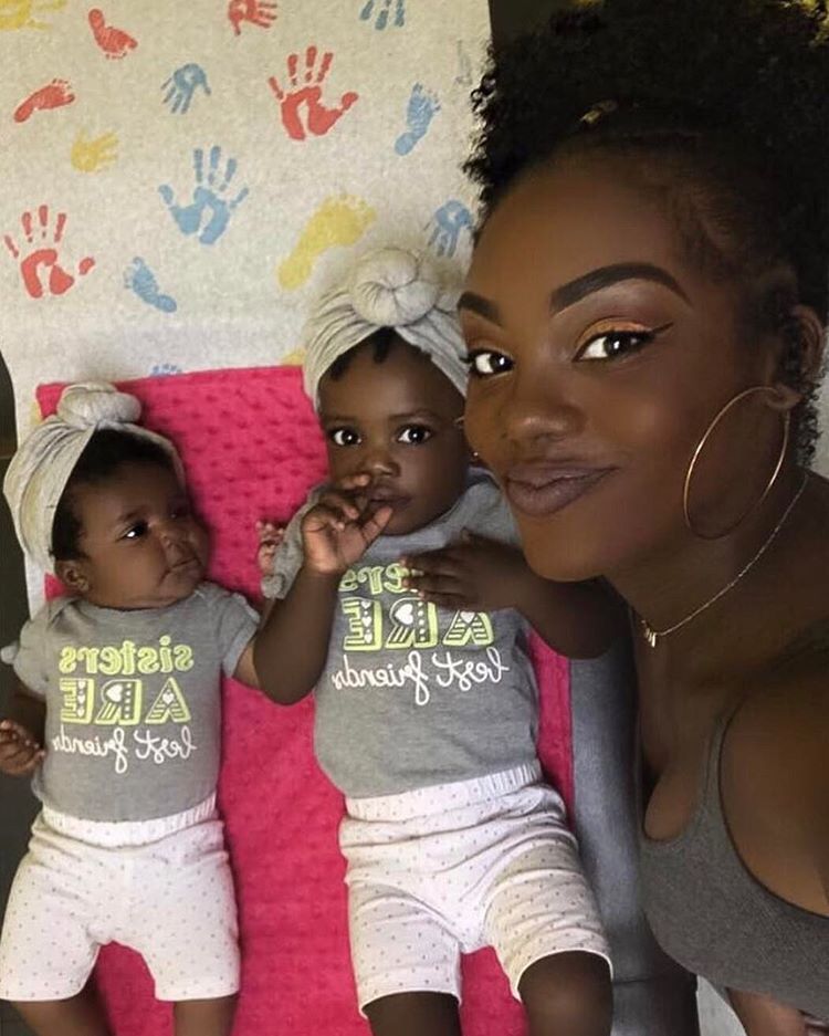 dswsubmit:  @keeundra_smith &amp; her babies @knixandkna 💕 ・・・ For make-up