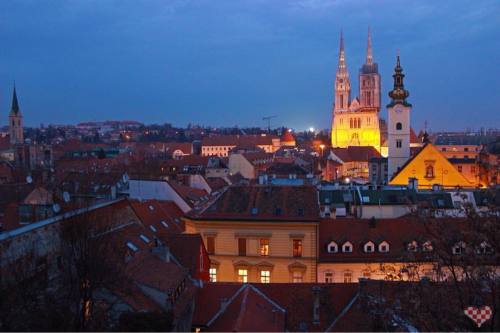 #zagreb #croatia #hrvatska #kroatien #cathedral #night #view...