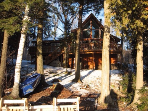 gonfier:  muchblogsuchposts:Soooo… Who’s coming up to my cottage this summer?  me