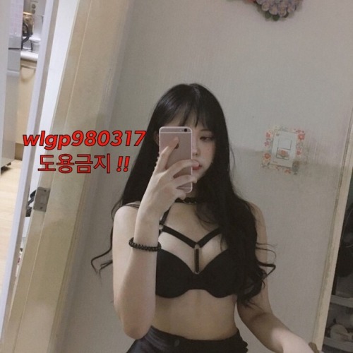 wlgp980317:오늘 강남 매스클럽 일일알바 나가는데 이런복장으로 갑니당!리블로그 500명넘으면 다벗고의정부시내 야외노출 인증샷 가여~~~ 많은 홍보 부탁드리공 좋아요.팔로우 