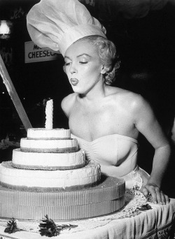 clarabows:  Happy birthday Marilyn Monroe.
