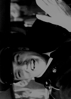 vinceveretts:  Elvis smiles from the car