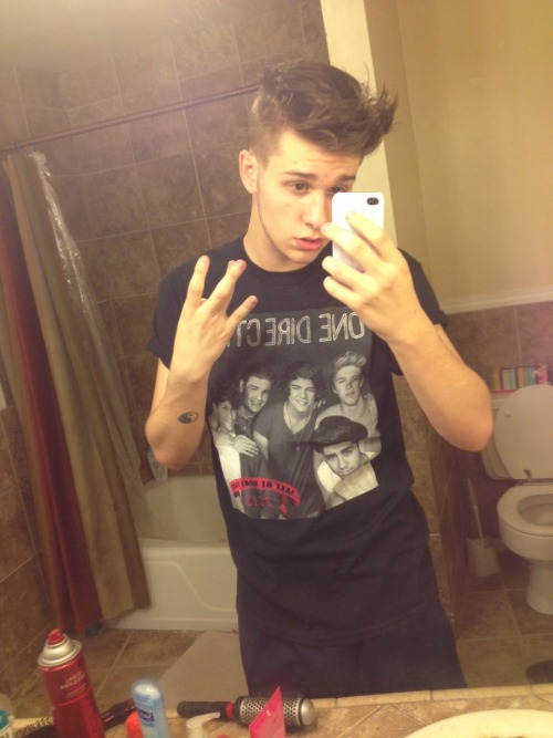 malikmydick:  how to let people know ur a gay thug 101