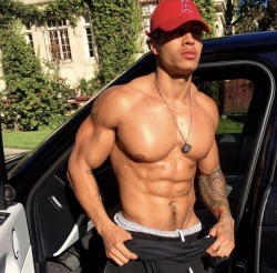 Bigkimsprettyboyblog:  Adrian Conrad