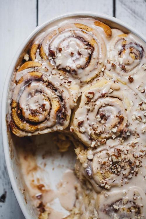 sweetoothgirl: Maple Pecan Cinnamon Rolls