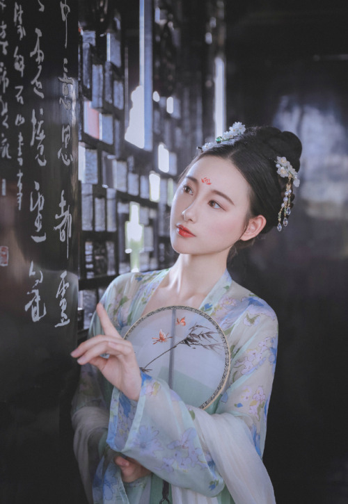 hanfugallery: Traditional Chinese hanfu by 小艾野