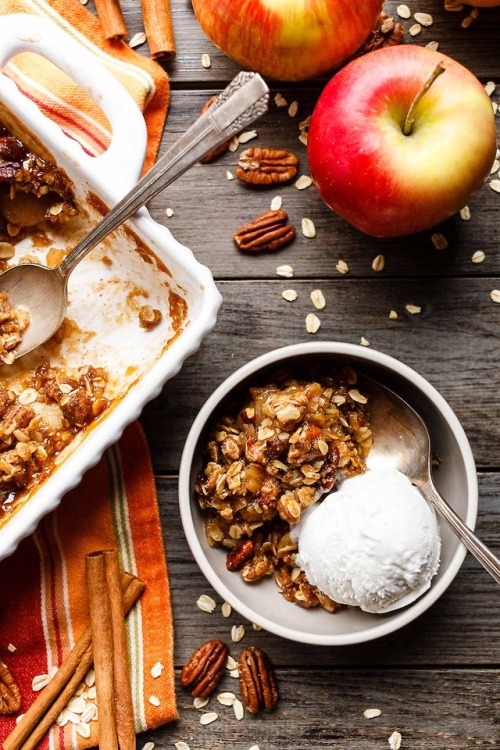 Vegan Apple Crisp (Apple Crumble) - ilovevegan.com