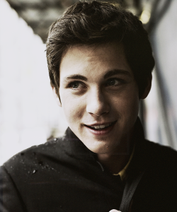 everythingfortw:  5/6 photos of Logan Lerman being perfect