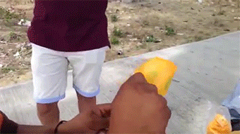 nientiend0:  oaxacan:  herparacosm:  kingpushatits:  sizvideos:  Great mango cutting