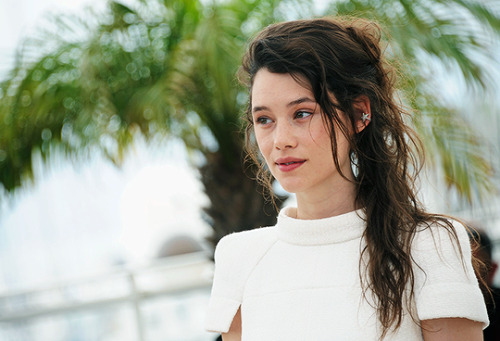 astridbergesfrisbeymania: Astrid Berges-Frisbey attends the “Pirates of the Caribbean: On Stra