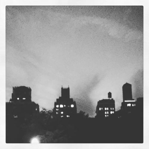 New York Night #nyc #manhattan #washigtonsquarepark #skyline #travel #autumn #blackandwhite #urbansc