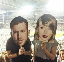 palegingerbabies:  she-so-swift:  People who take cardboard cut outs of Tayvin heads are literally my favourite people.   Taylor liked.