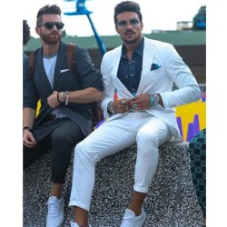 sprezzi:  Throwback pitti!!💪🏻🇮🇹 Italian style on the streets of Florence !!💣 mdvstyle.com by @marianodivaio