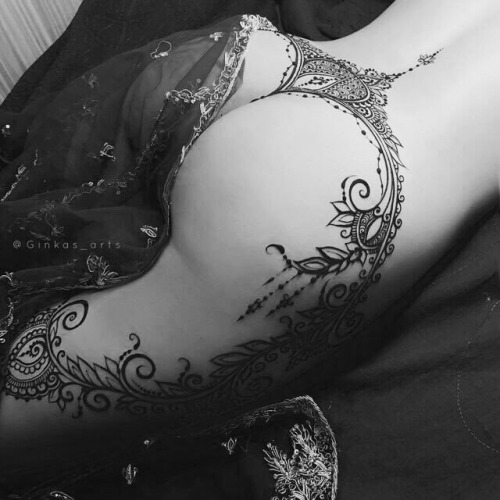 darkcrystalle: justcuriousa:miladys-boudoir: {m} SexyLovely henna