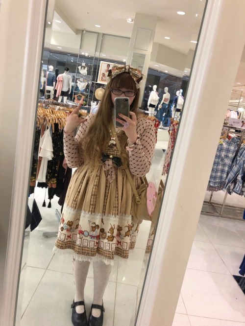 bitterlettie:  Hi everyone, I know that I’ve been absent for quite awhile, but Tumblr was giving me 