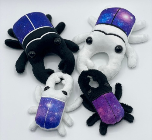 rad-roach:sosuperawesome:Plush BeetlesFrisk Wolfie Customs on EtsyI’ve brought a crab and isopod f