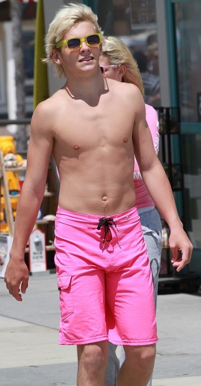 alekzmx:  Ross Lynch