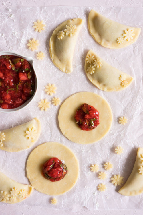 sweetoothgirl:strawberry basil hand pies