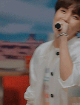 Hoseok Boy With Luv 190420 