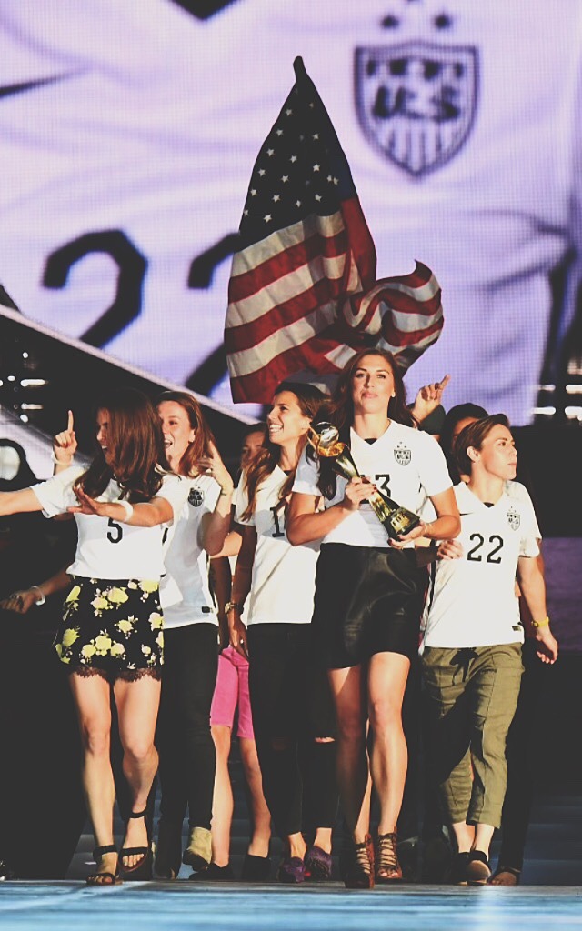 wosoamerica:  The U.S. Women’s National Soccer Team is brought on stage during