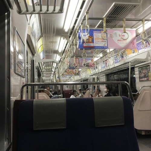 On the train.. #Japan #japanesetrain #lovejapan #lovejapanese #japaneselife #train