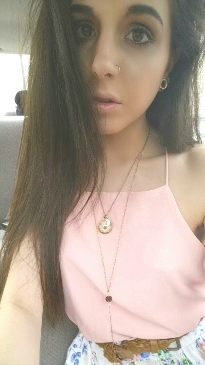 shortstackprincess:Fuck ya it’s spring and I’m never wearing a bra again