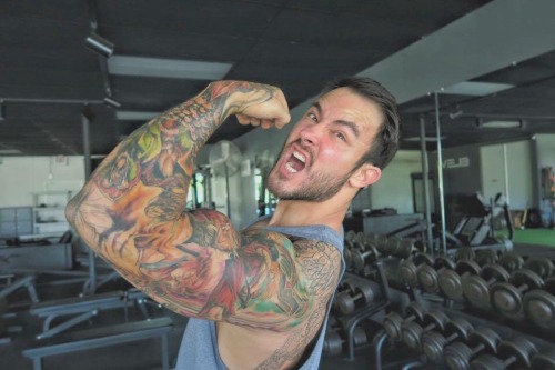 straightdudesexting:Straight hunk Sean Sarantos