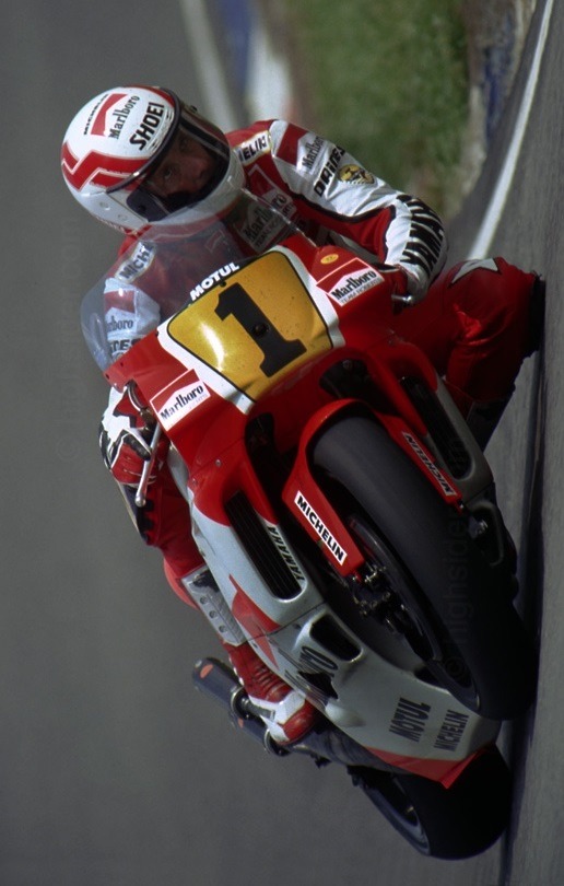 itsbrucemclaren:  1990-eddie-lawson-yamaha-500cc-marlboro