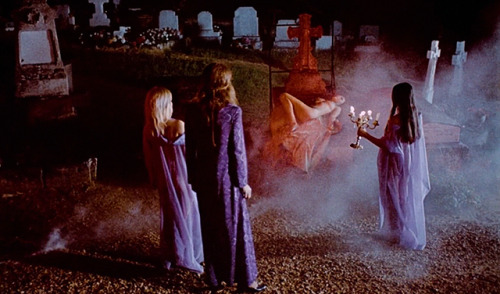 marypickfords:The Shiver of the Vampires (Jean Rollin, 1971)