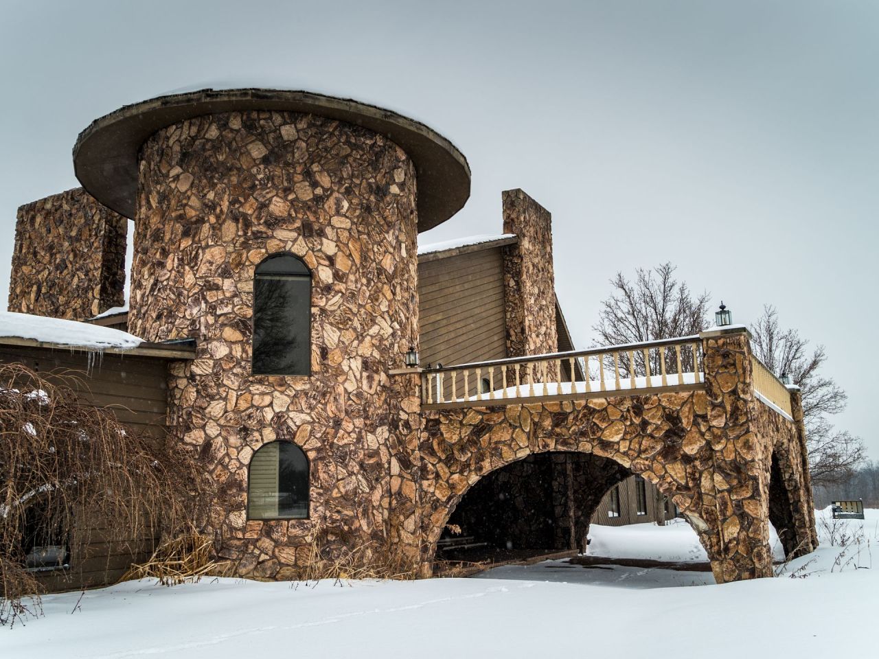 terrifiantus:The Abandoned Home of Mike TysonIn Ohio, this mansion has stood empty