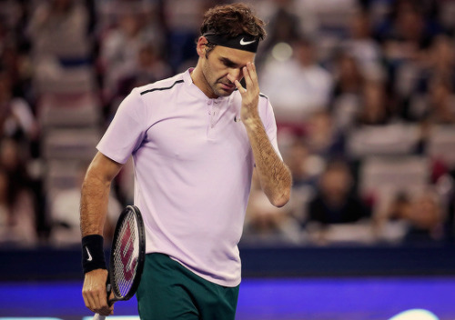 Roger Federer defeats Juan Martin del Potro 3-6 6-3 6-3 in the semifinals of the Shanghai Rolex Mast