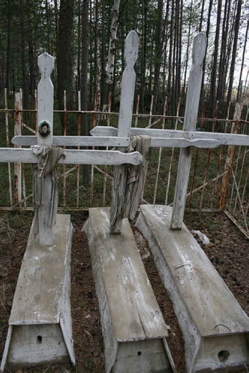 Selkup Christian graves with communication holes, normally the hole in the wooden