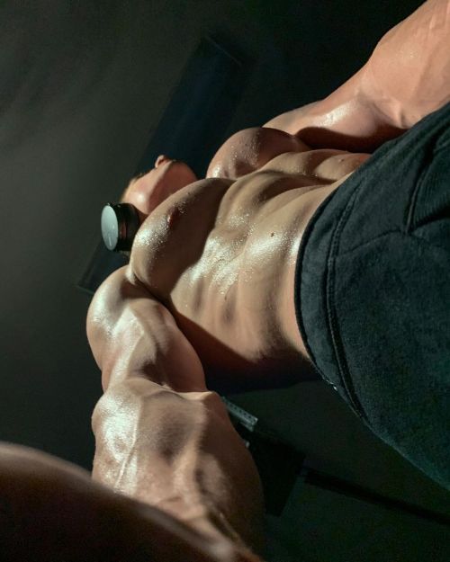 rippedmusclejock:Your usual view of my alpha body